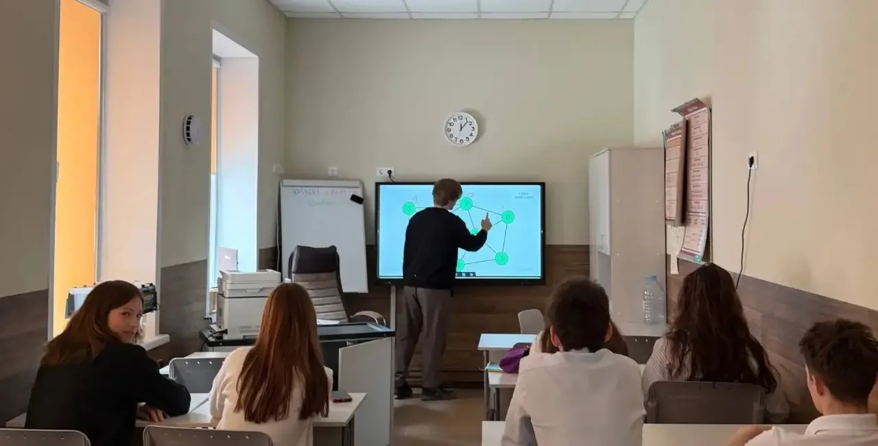 Неделя логистики и телекоммуникаций: мастер-класс у 9И класса  Сегодня в рамках недели прошёл мастер