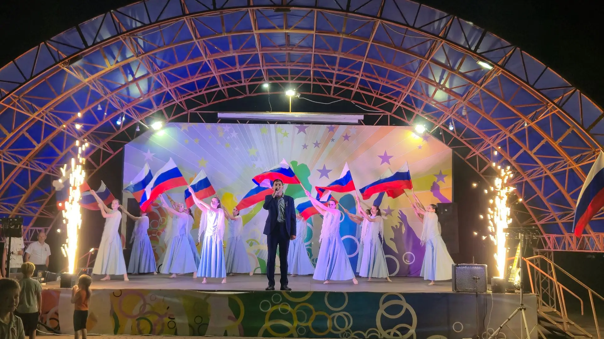 Киквидзенский район ярко встретил День России
!В парке станицы Преображенской прошли масштабные праз