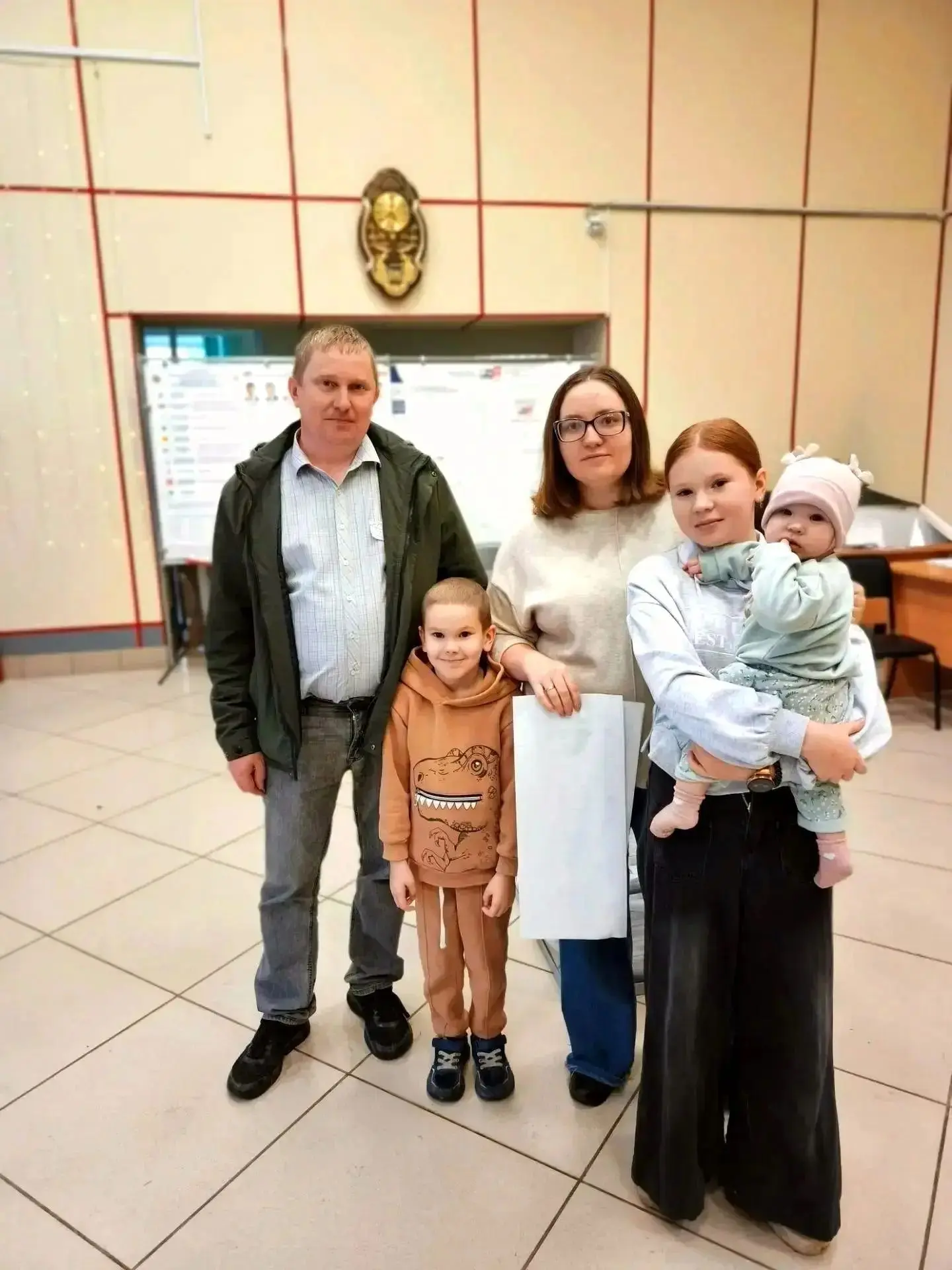 Ученики и родители вместе идут на выборы: воспитываем будущих избирателей! 🗳️👨‍👩‍👧‍...