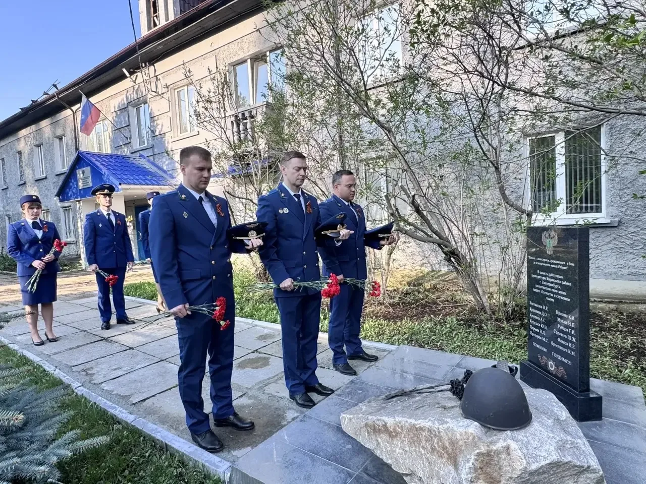 Прокурор Кировского района г. Екатеринбурга Максим Барзенцов поздравил ветерана Великой Отечественно