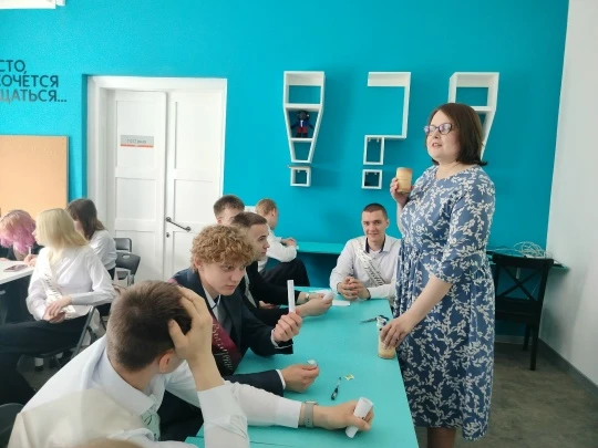 Последний звонок прозвенел сегодня в школах города и округа🔔!