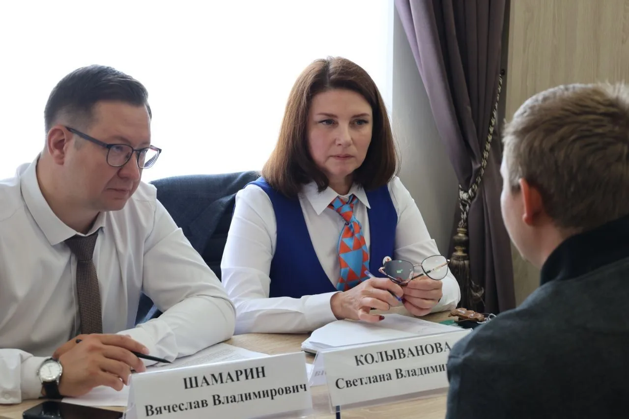 Областная Дума организовала межведомственный выездной прием граждан  в Новоусманском районе

Особое 