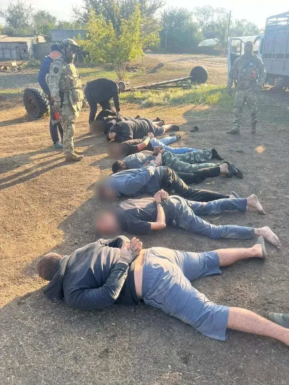 🚨 Пятерых жителей Ростовской области будут судить за кражу 59 коров и бычков. Перед судом предстану