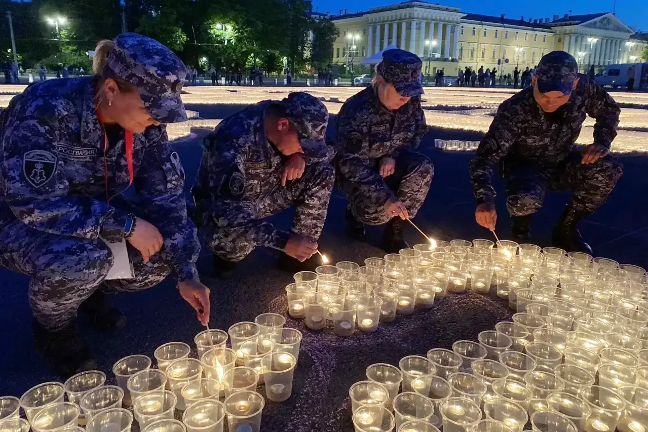 В Петербурге сотрудники Росгвардии приняли участие в мероприятиях, посвящённых Дню памяти и скорби

