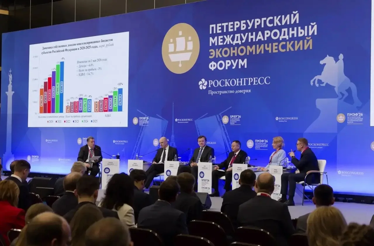 Министр строительства и ЖКХ РФ Ирек Файзуллин выступил на сессии «Регионы в условиях гл...