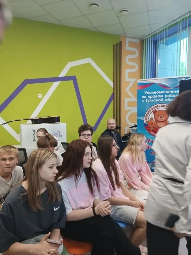 22.05.2026 в молодежном
центре «Олимп» состоялась встреча Зыковой Н.А. с несовершеннолетними, в ходе