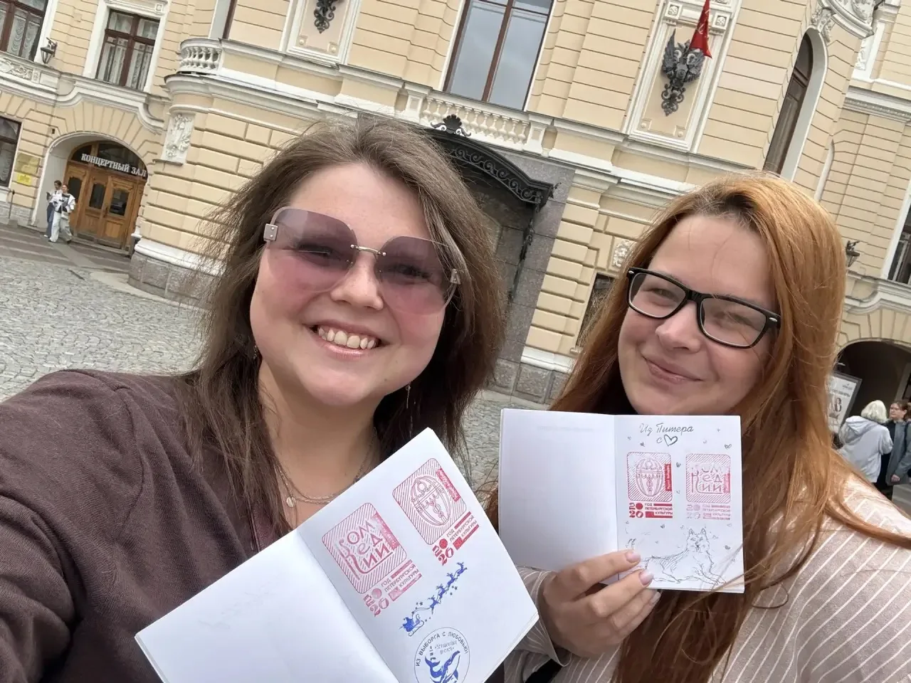 Этим летом в Петербурге гуляем с пользой! До конца каникул идёт акция «Культурный блокнот».

Идея пр