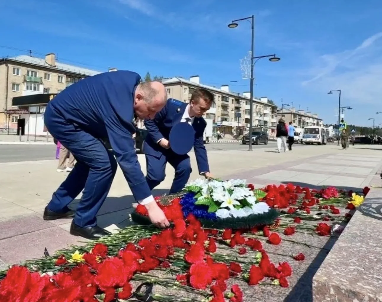 Коллектив прокуратуры г. Полевского почтил память воинов, отдавших свои жизни за свободу и независим