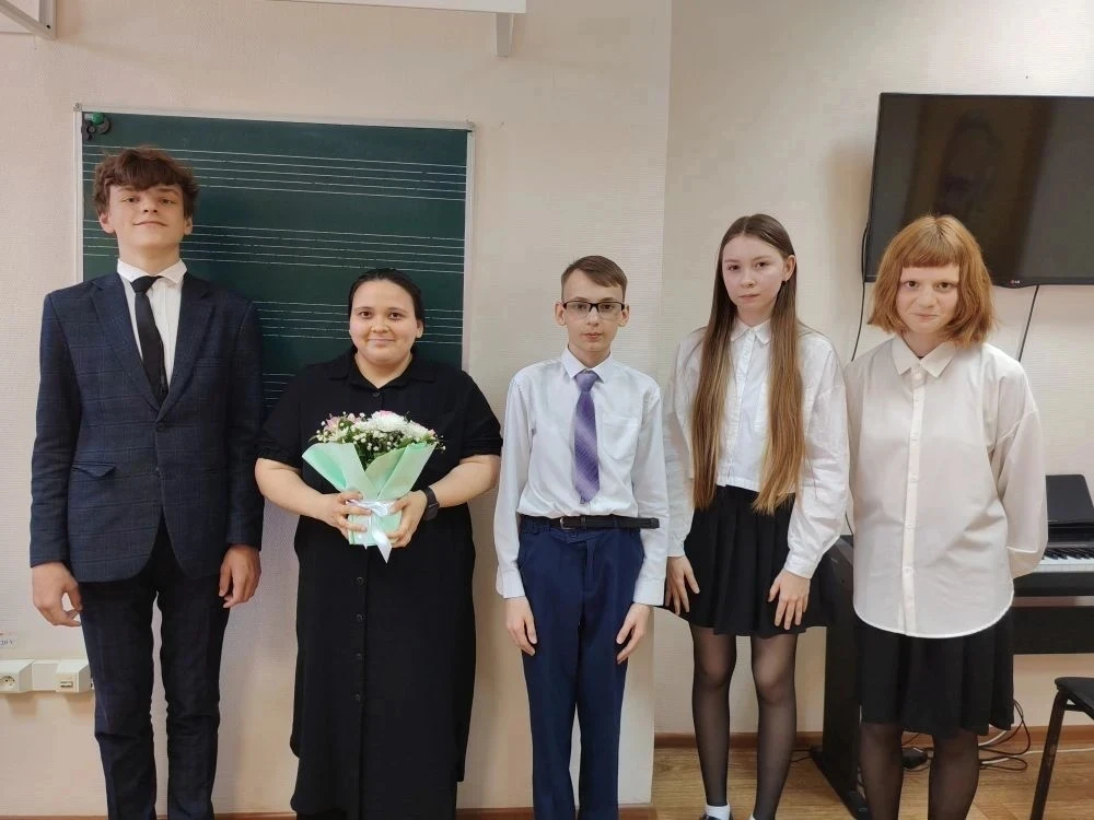 Учебный год почти завершён: экзамены сданы, дипломы на подходе!