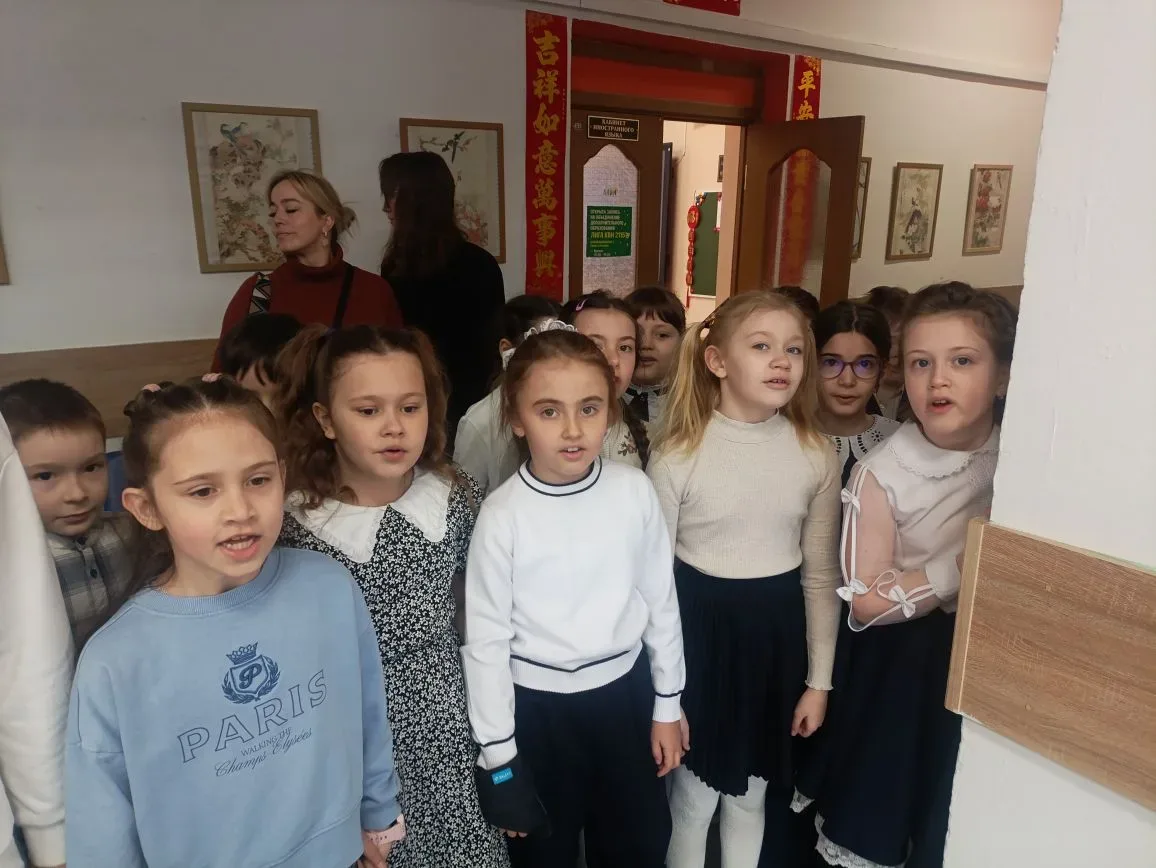🌍 Маленькая батарейка — большой вклад в будущее!  ♻️ Сегодня утром в каждом корпусе наших ребят ждал
