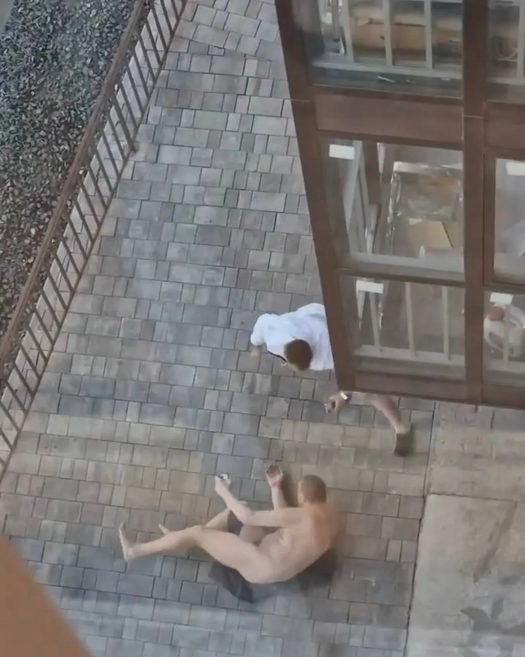 Голый и пьяный дебошир устроил шоу в Солонцах 🤯

Подробности и видео 👈🏻