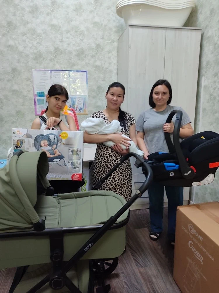 В семье Переваловых родился третий ребёнок. Семья получила 5 предметов первой необходимости в пункте