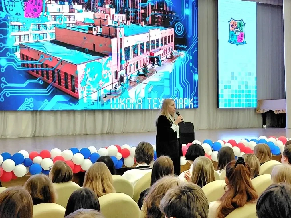 Важная встреча для выпускников!  📅Сегодня Игорь Юрьевич Соловьев, директор Центра образования «Кудро