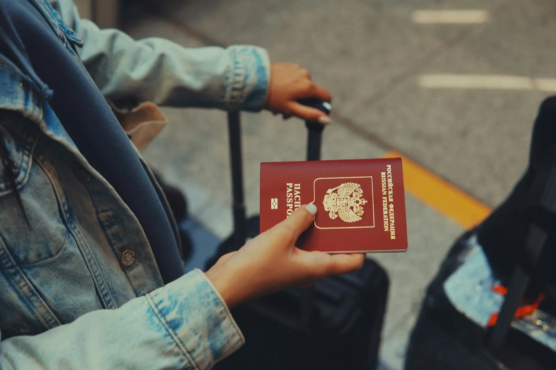 Россиянка отсудила у СДЭКа почти 877 тысяч рублей за потерянный паспорт с японской визо...