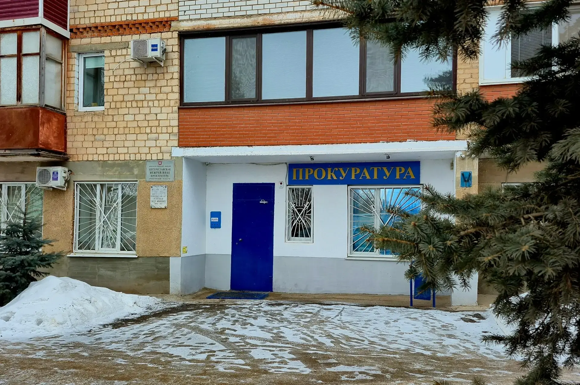 В четверг, 26 марта, с 14.00 до 16.00 межрайонный прокурор М. Ю. Гумеров совместно с на...
