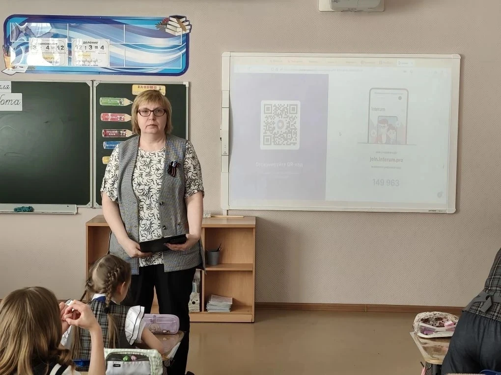 ✨ Сегодня в 4А прошло очередное занятие в нашем литературном клубе «СОВА»! ✨  Тема встречи — «Истори