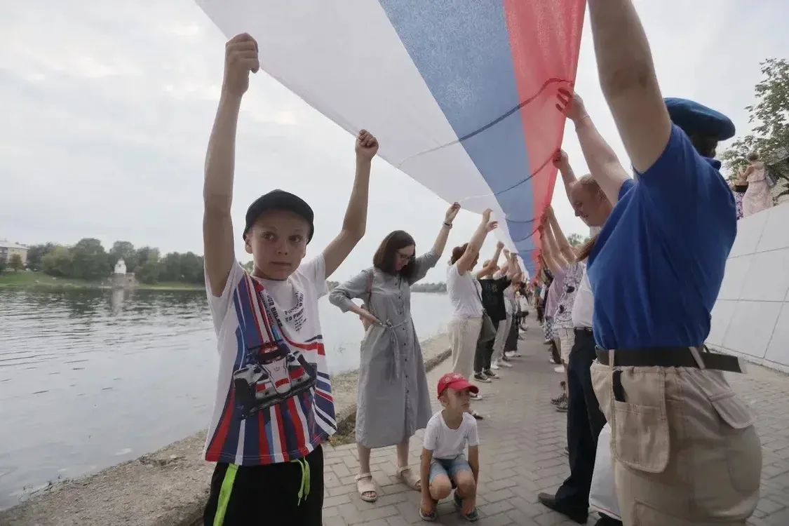 🇷🇺 Друзья!
Поздравляю всех с Днём России!
 
Наша страна – наследница тысячелетней истории и культу