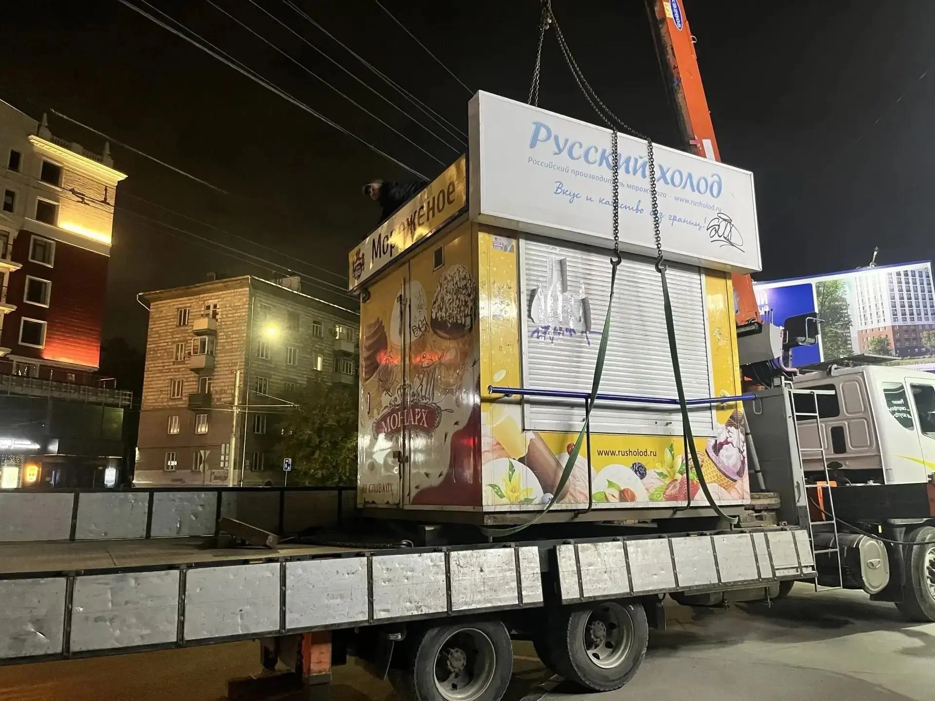В Новосибирске продолжают сносить незаконные киоски