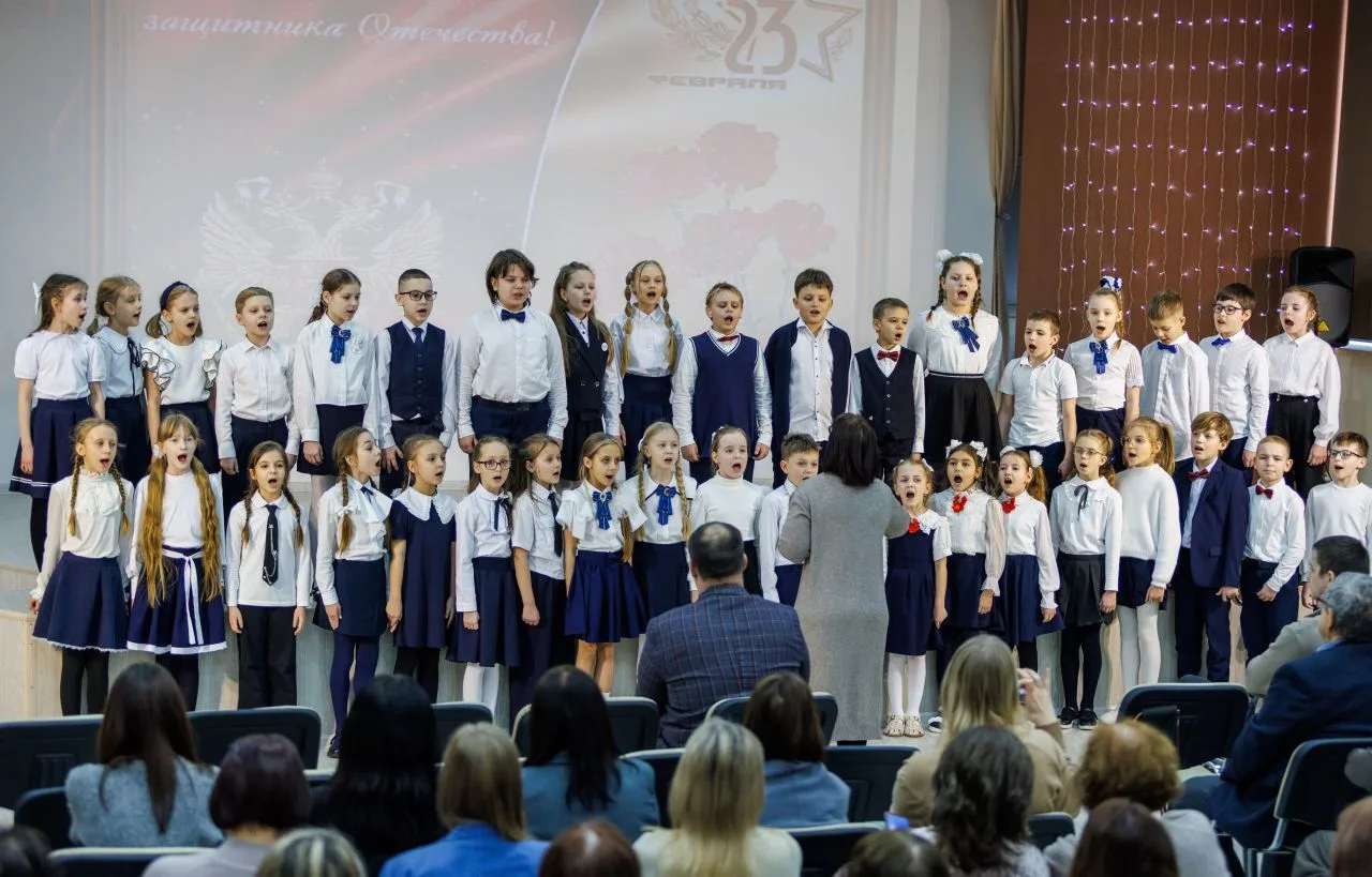 Праздничный концерт ко Дню защитника Отечества  20 февраля в нашем центре образования состоялся заме