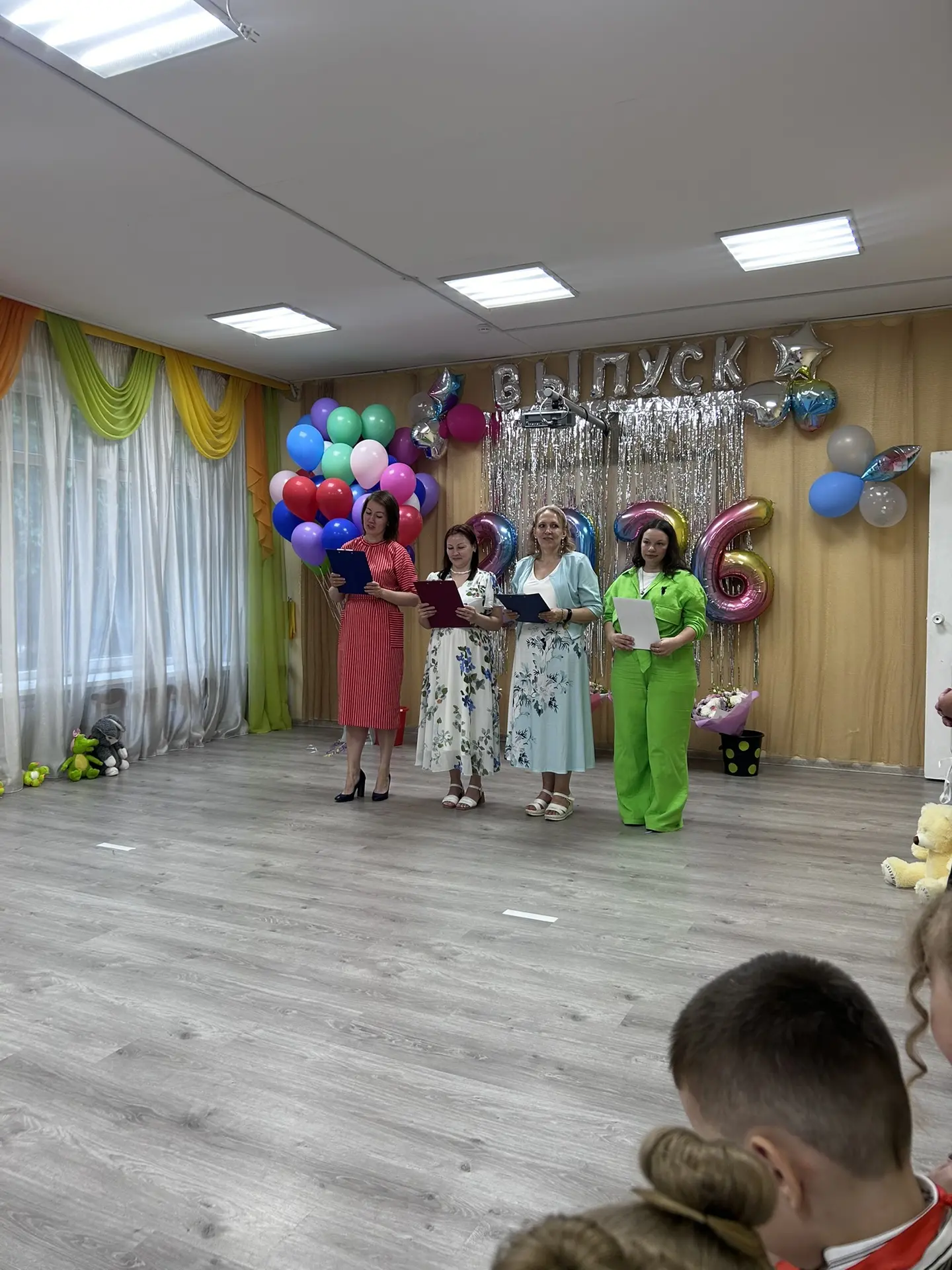 🎉 На прошлой неделе у нас прошёл выпускной в подготовительной группе — ярко, весело и немного трога