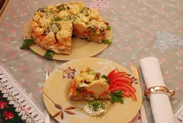 Запеченый торт из куриного фарша и цветной капусты.