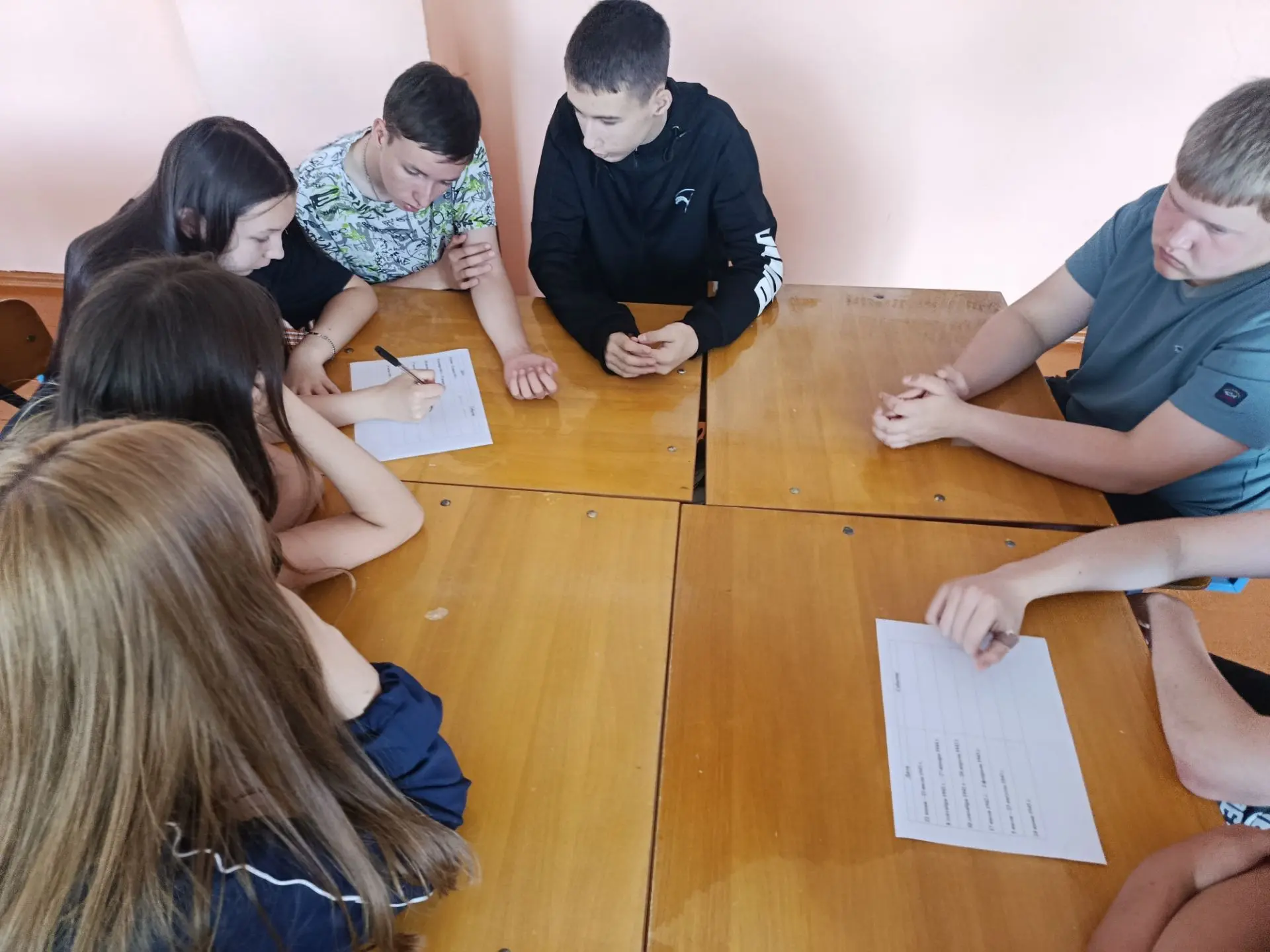 В преддверии Дня памяти и скорби Кузнецова Татьяна Викторовна провела для учащихся пришкольного лаге