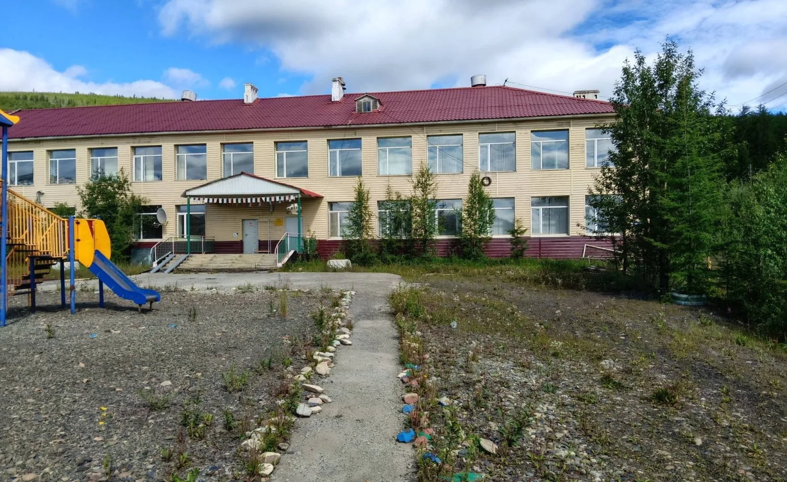 Две школы в Магаданской области выставляют на торги