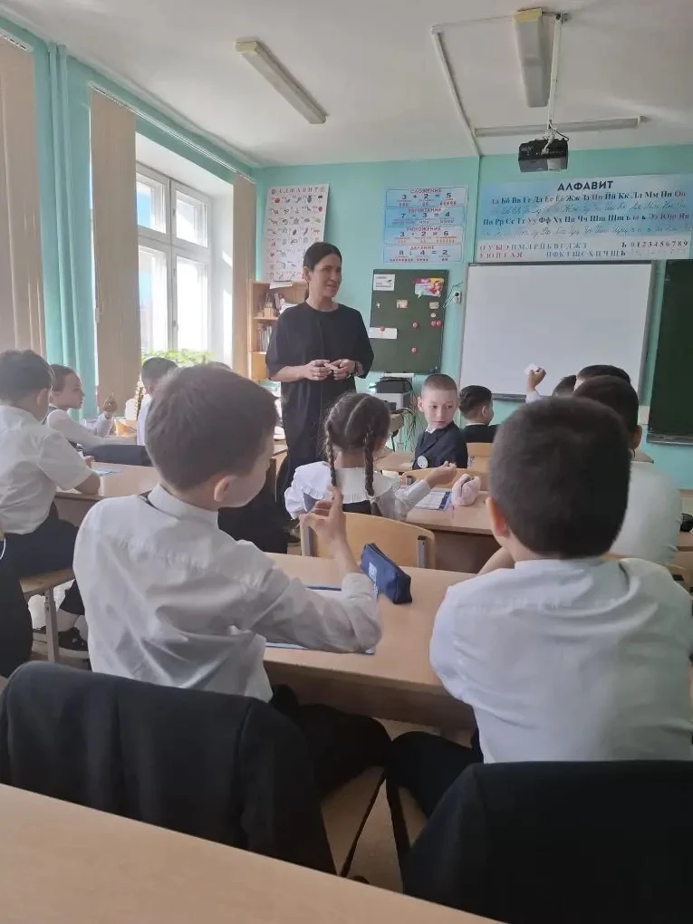 Сегодня во 2 а классе во время классного часа выступила мама Раяна Айгуль Фанисовна. Она  рассказала