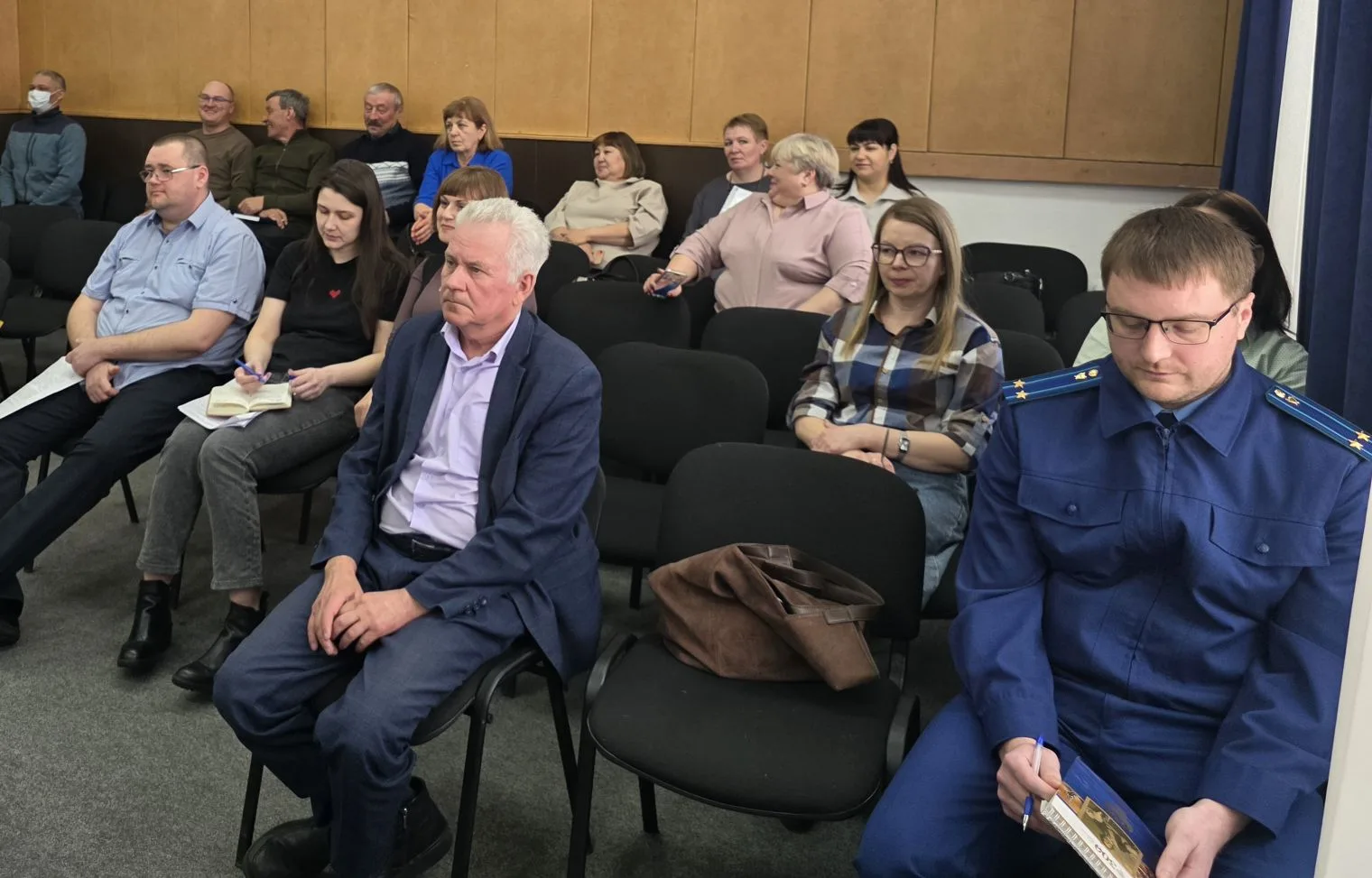 На прошедшем сегодня очередном заседании окружной думы депутатам предстояло рассмотреть 26 вопросов.
