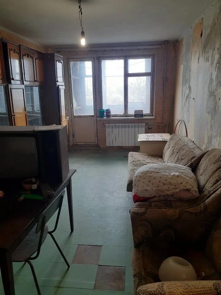 Продам 2-комн , Восток, 50 лет октября, 4/5, панель, не угловая, требует ремонт,  44,6 ...