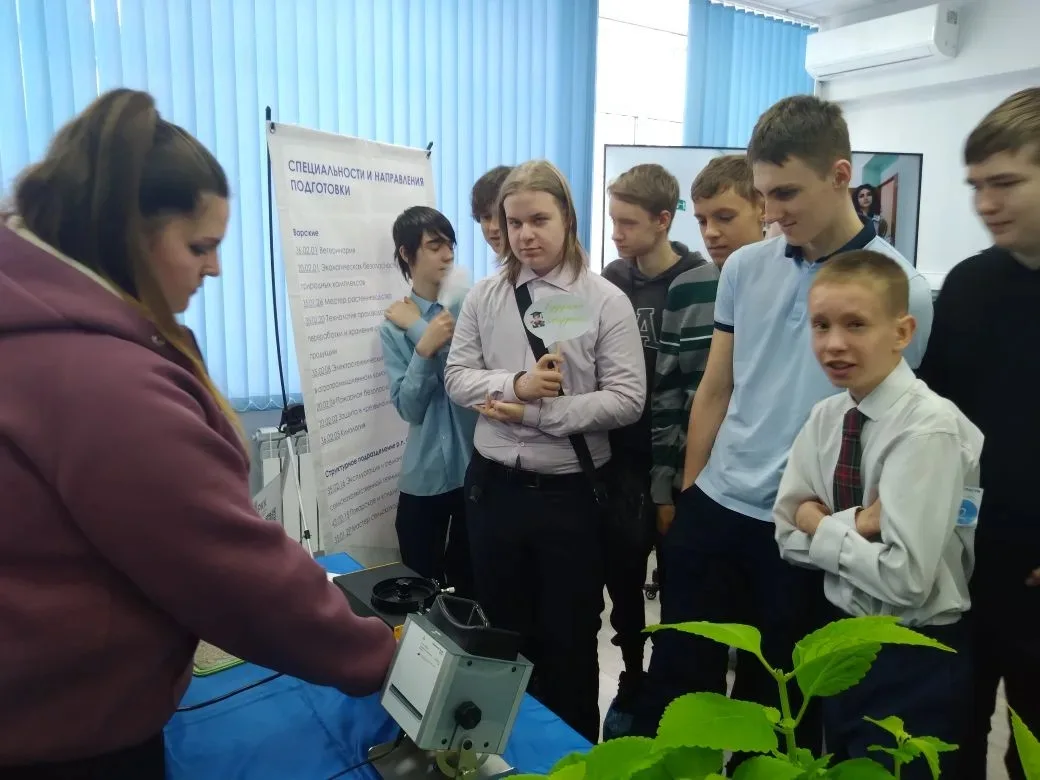 👩‍🎓 Куда пойти учиться? Девятиклассники побывали на фестивале профессий!  🚀 Сегодня наши девятикласс
