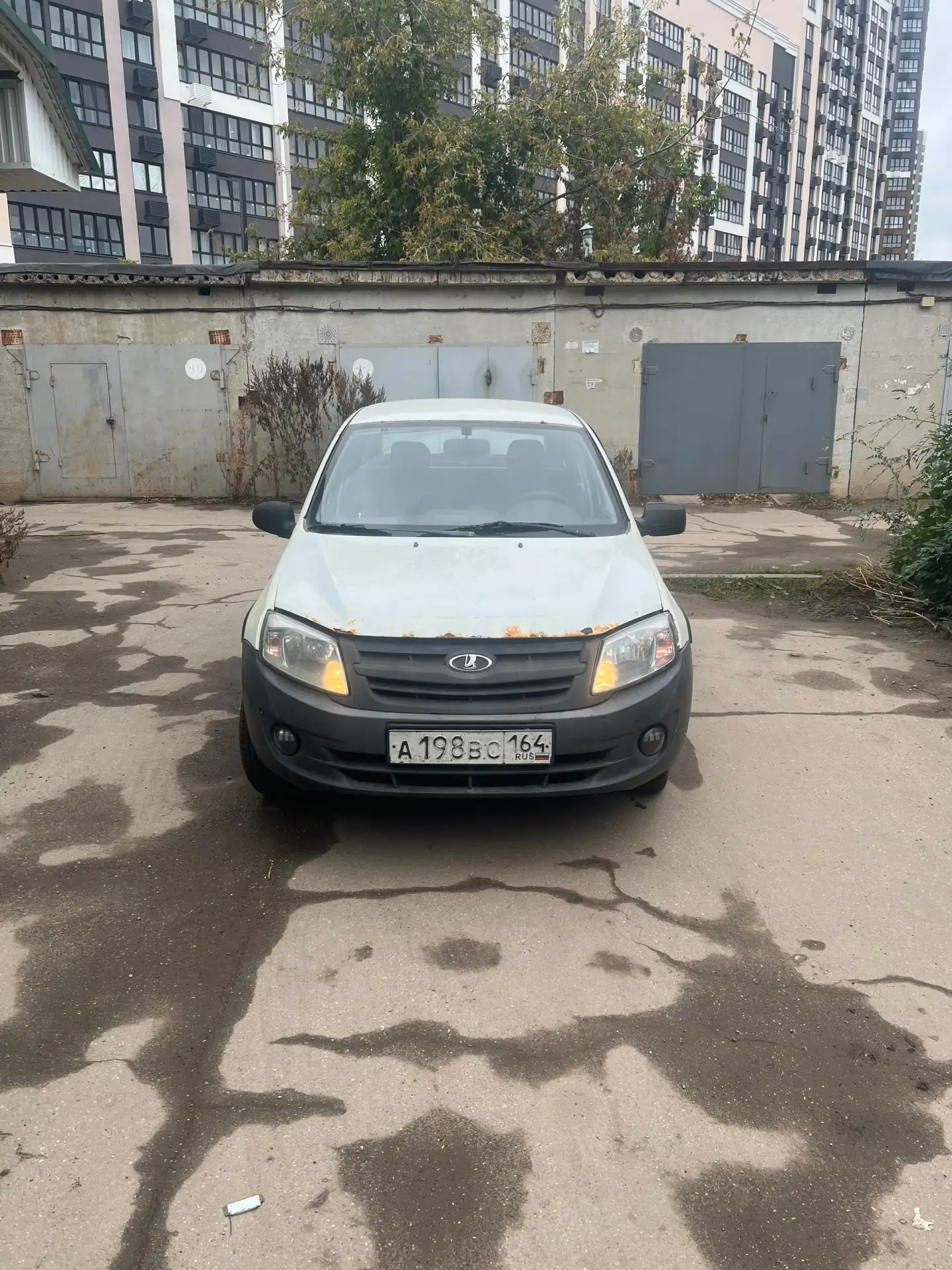 Продам Лада Гранта 2012г.машина на полном ходу. По технике все хорошо. Кузов видно на ф...