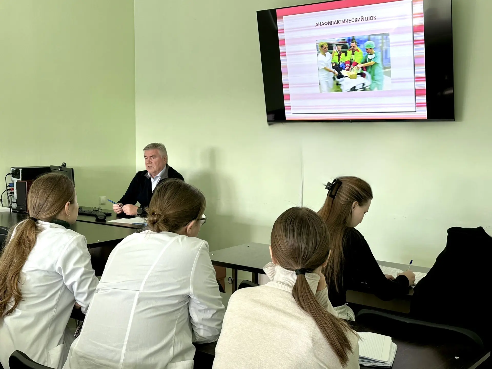 В Институте усовершенствования врачей проходит симуляционный курс «Базовые навыки» для ...