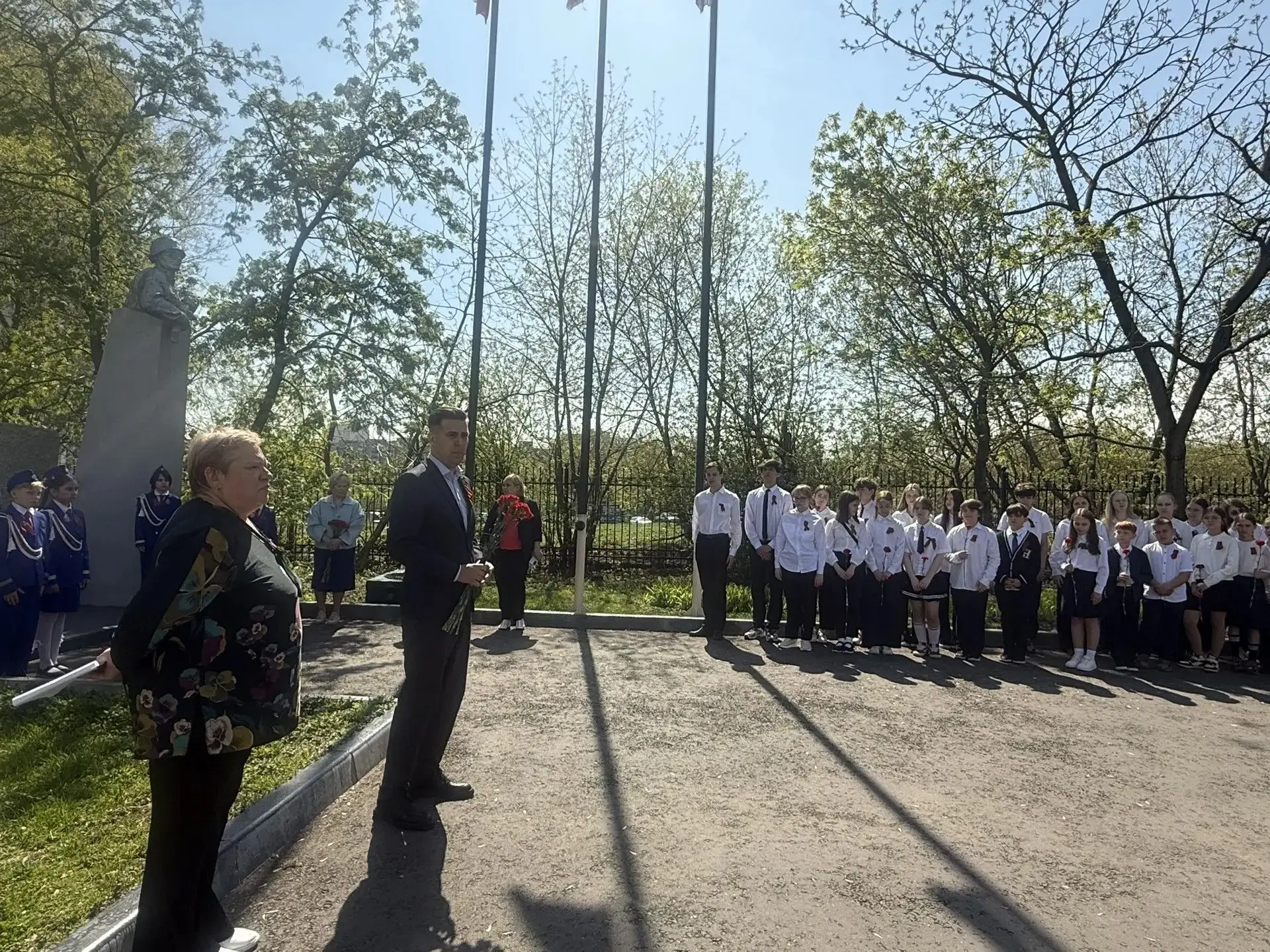 Утром 4 мая в школе состоялась торжественная линейка, посвящённая старту Вахты Памяти в рамках мараф