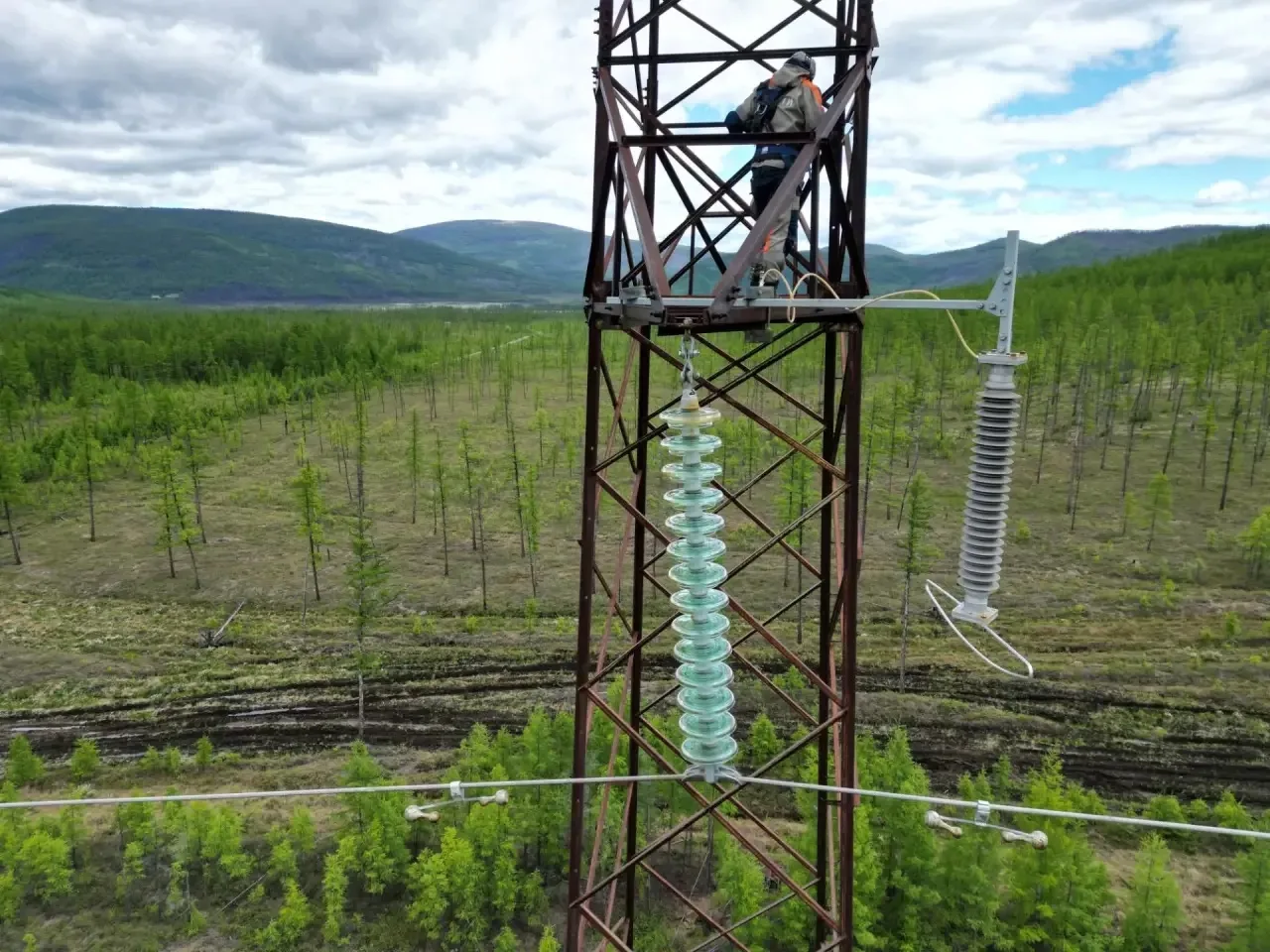 📡 Россети начали верховой осмотр межрегионального энерготранзита, проходящего вдоль восточного учас