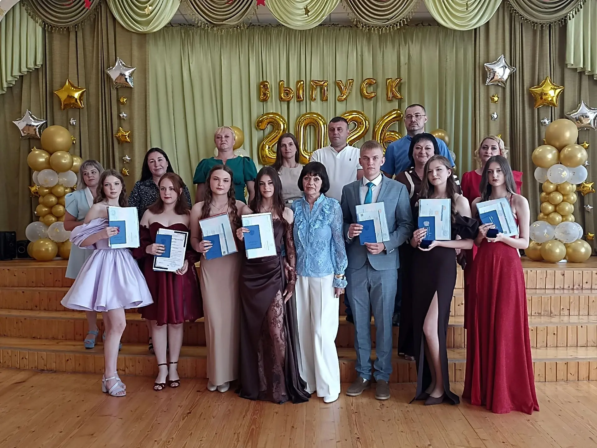 💫Сегодня в Крупецкой школе выпускной в 11-ом классе стал кульминацией школьной жизни - событием, ко