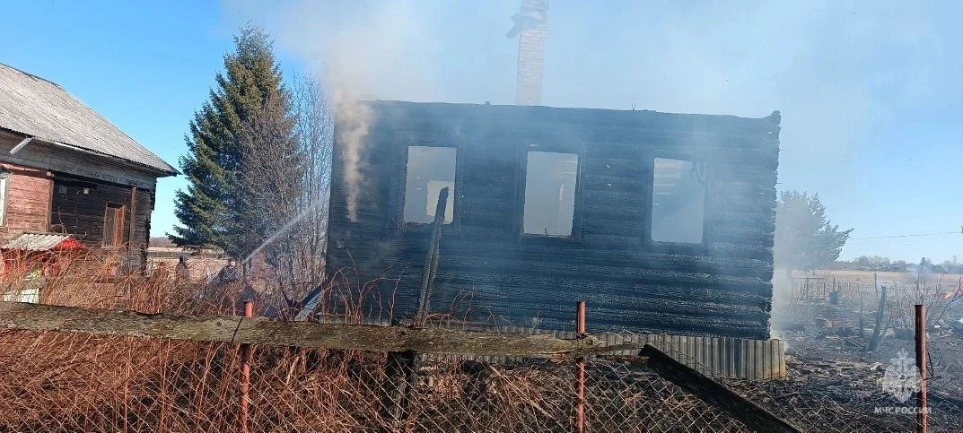 На Кегострове из-за пожара пострадали 10 строений  Сегодня утром, 18 апреля, в деревне Захарово-остр