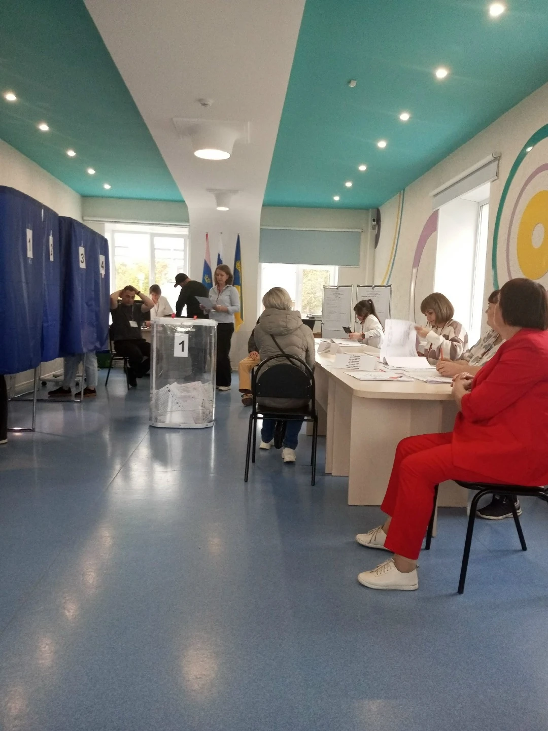 На избирательном участке 1125, Центральная библиотека, отказались свериться по явке изб...