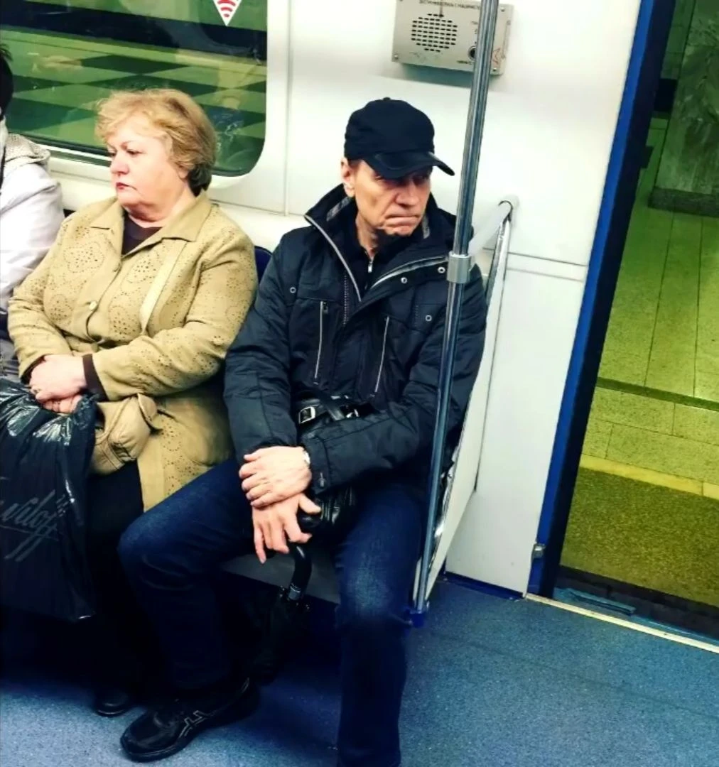 Валерий Кипелов в метро