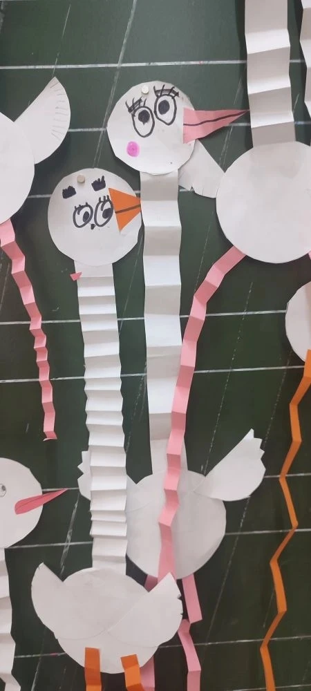 🎉 Весенний десант добра и творчества в нашем лицее! 🎨  В эту пятницу в классах царила особенная атмо