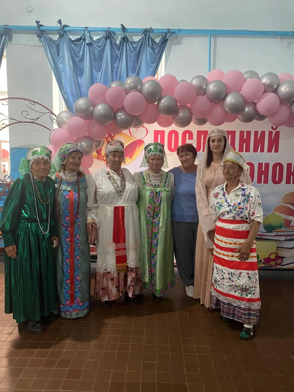 В селе Эсто-Алтай работники сельского Дома культуры совместно с социальными работниками Мандруновой 