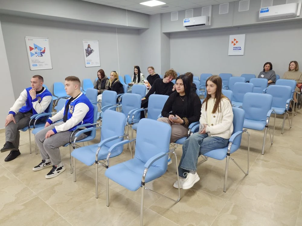 Сегодня ученики 9 классов провели последний день в пришкольном лагере. Для ребят были организованы н