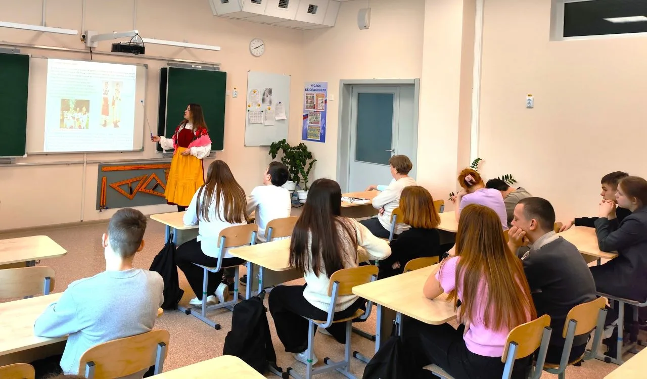 🔹Рукотворное чудо🔹 📌23 марта для учащихся школы работники Библиотеки-филиала №8 им. И. П. Склярова п