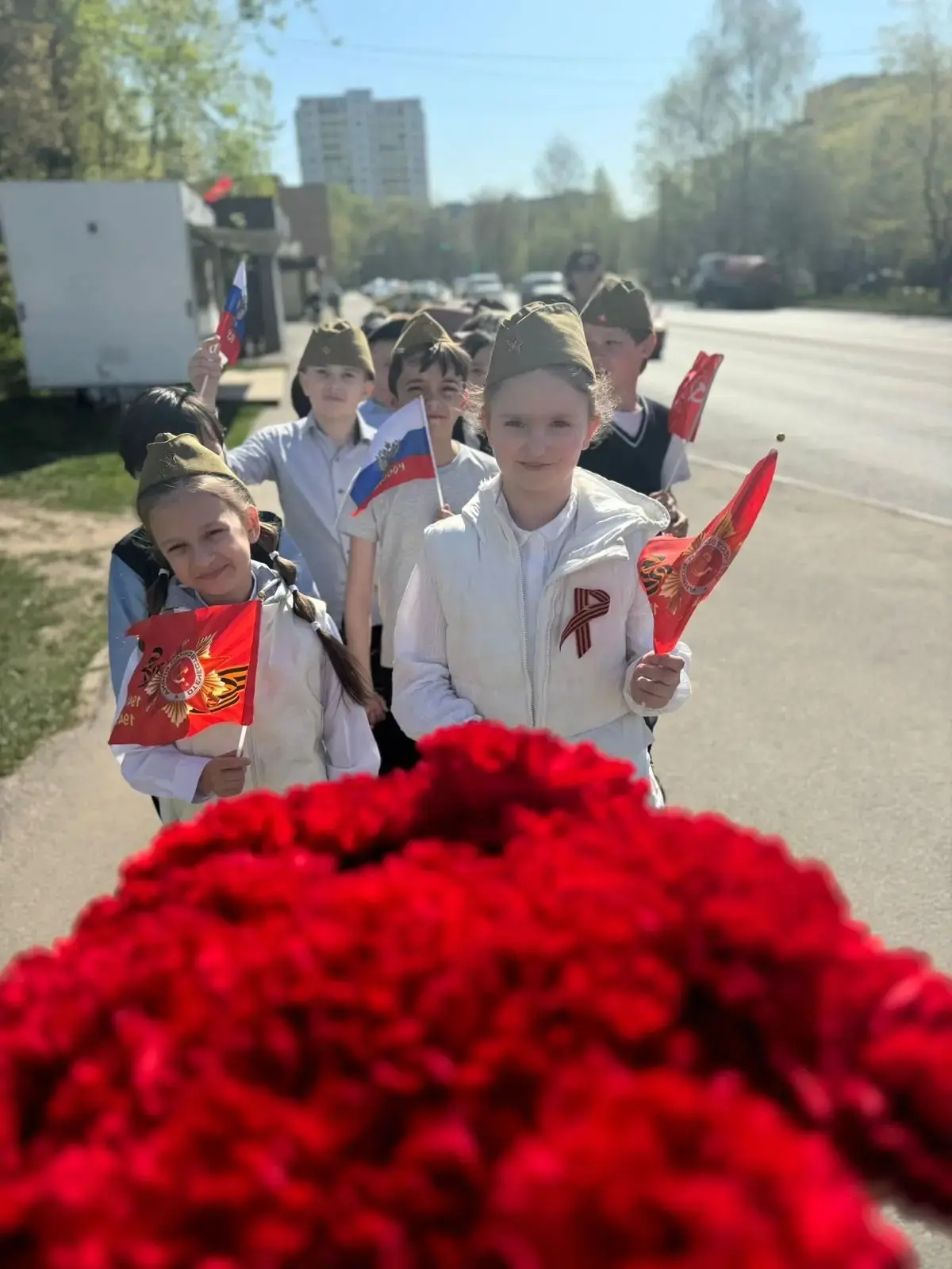 Ученики 3-Б класса вместе с классным руководителем Пастушенко Т.М. посетили Стеллу Победы и аллею ге