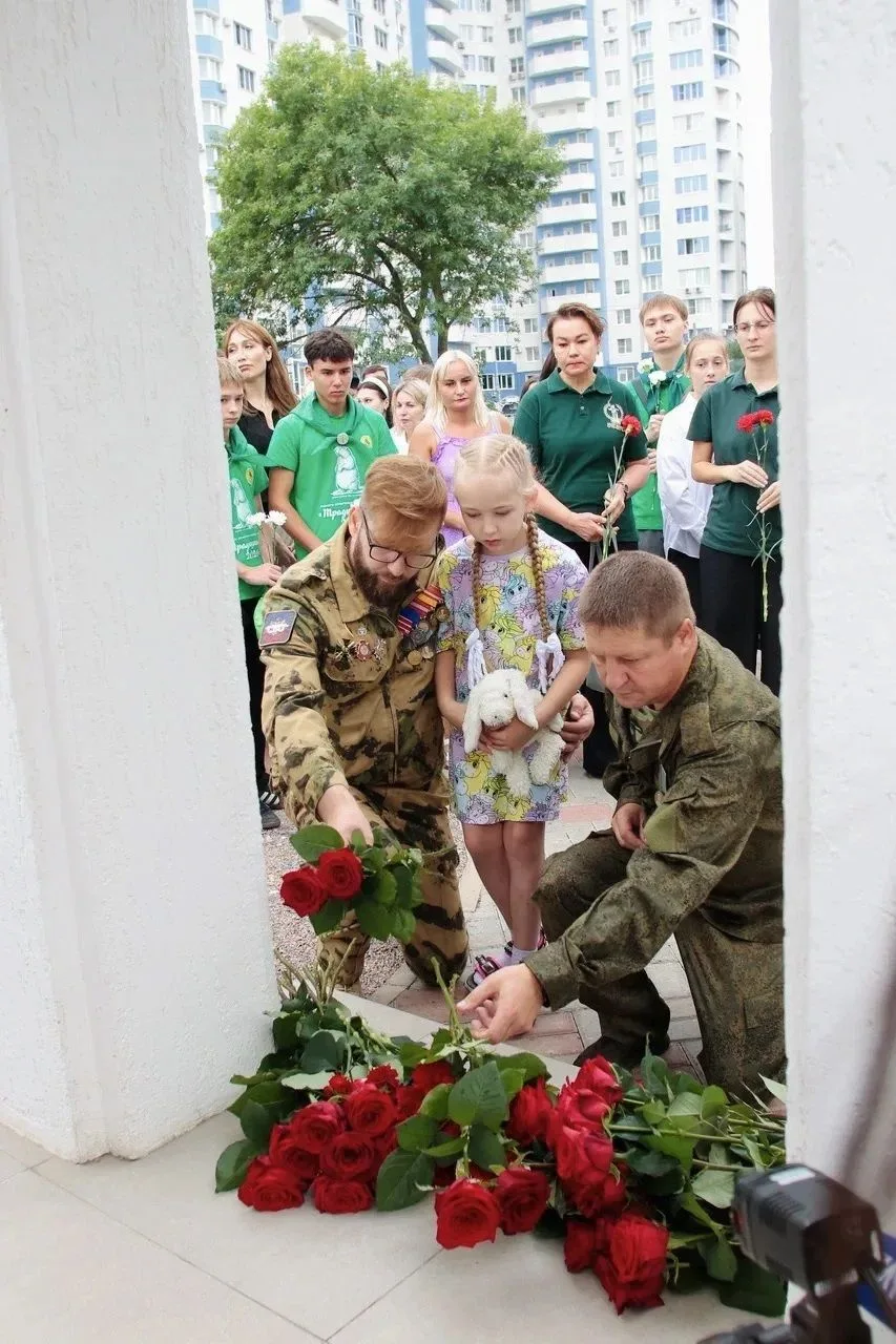 Жители Мордовии почтили память погибших детей Донбасса. 

В день траура и скорби у часовни в честь и