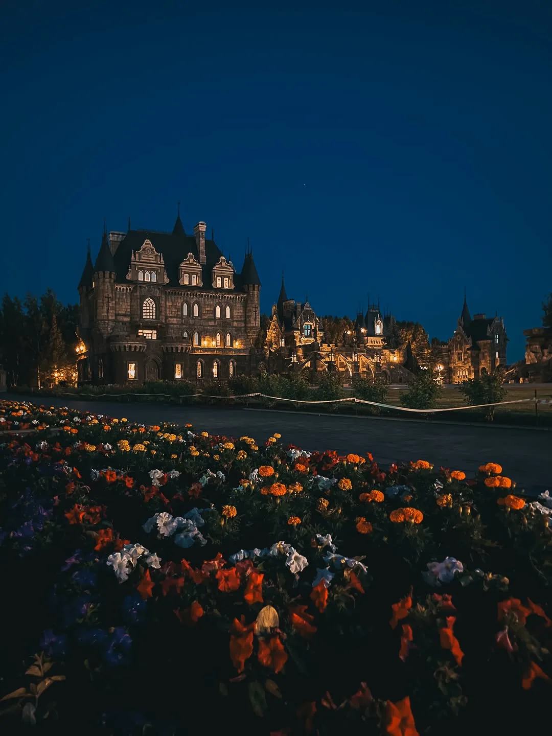 Вечерний замок Гарибальди ✨🏰 

🗺 Самарская область, с.Хрящевка

📸 lanaskyhigtх