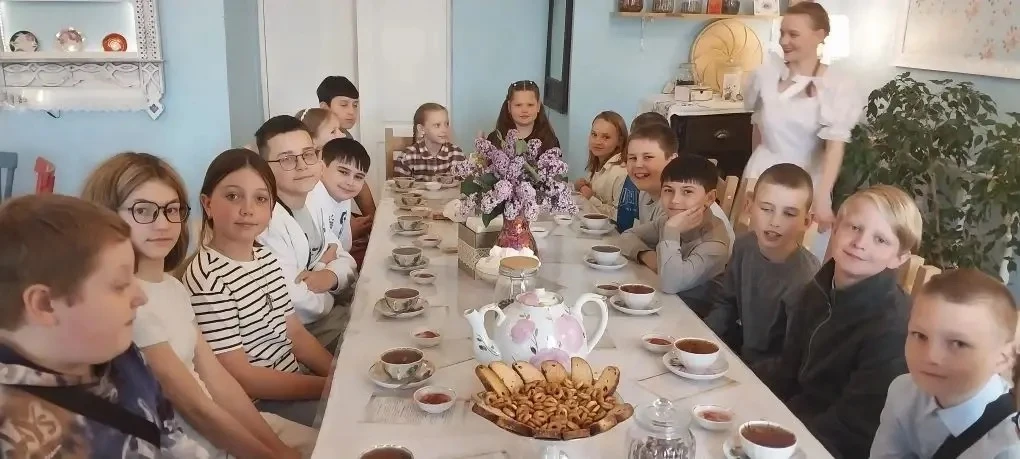 27 мая обучающиеся 4б класса (корпус 1) вместе с родителями  отметили окончание   начал...