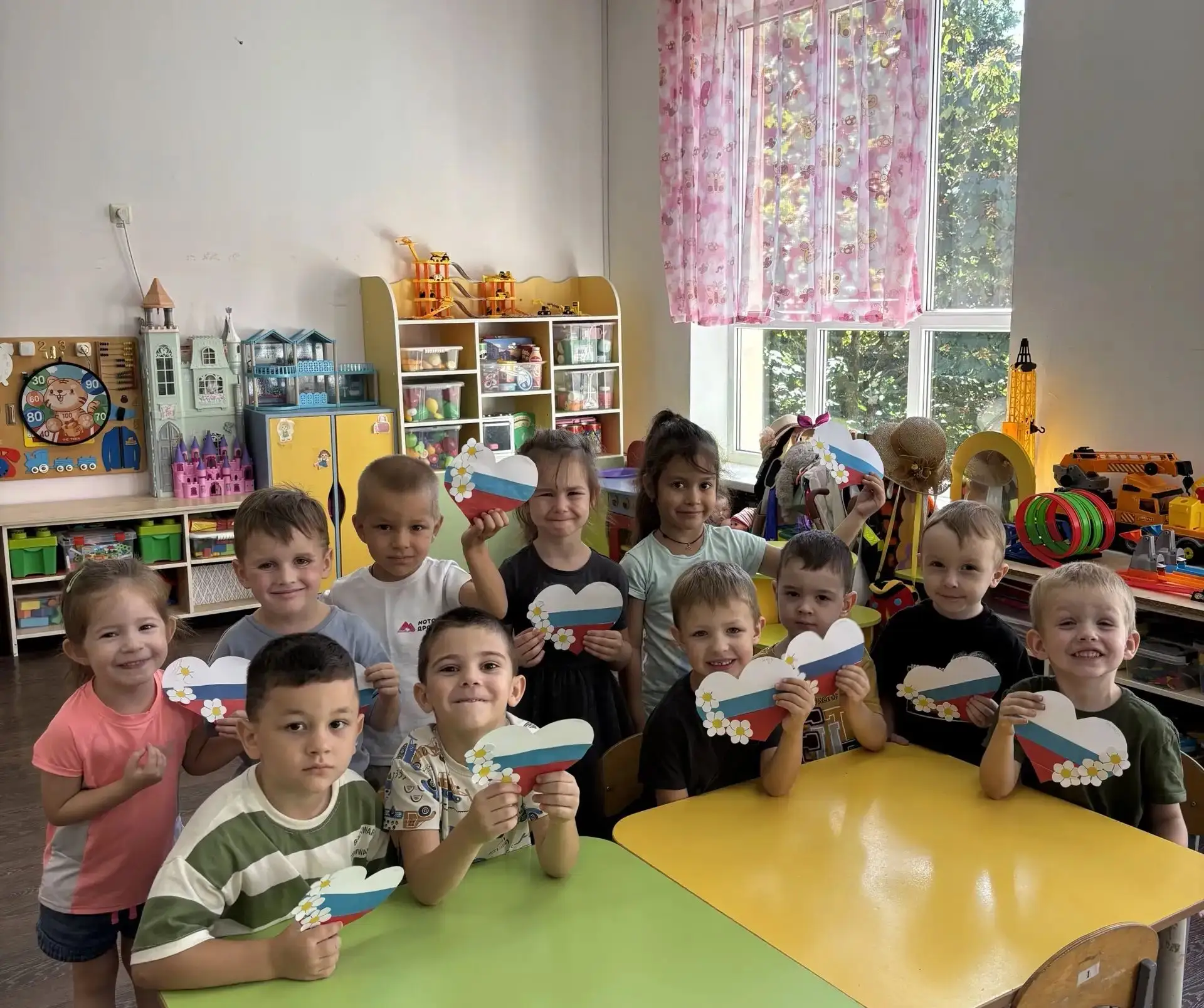 🎉 В группе #11 готовились ко Дню Государственного флага! 🇷🇺