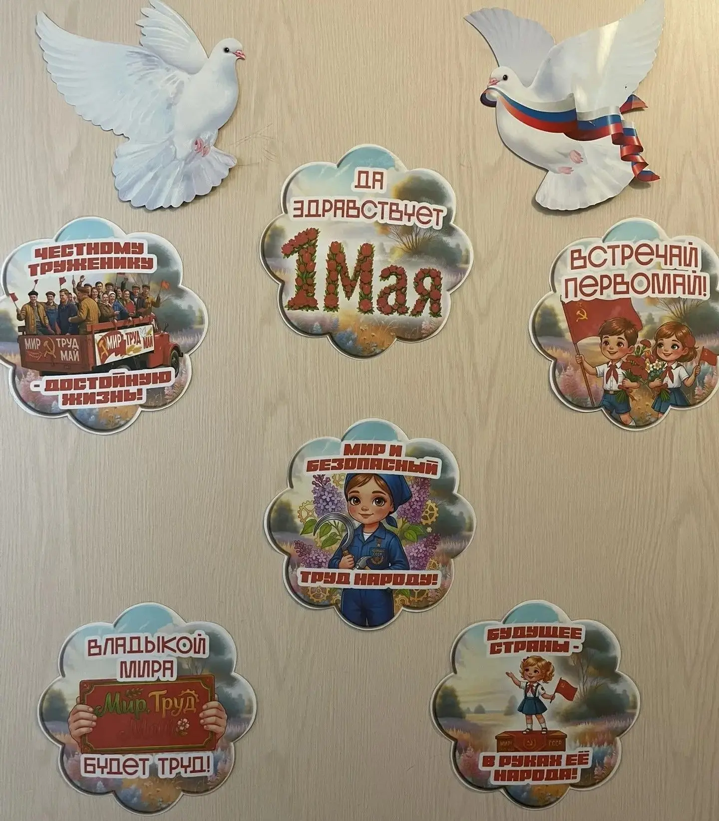 Воспитанники дошкольного отделения старшей группы «Семицветик» познакомились с праздником мира, весн