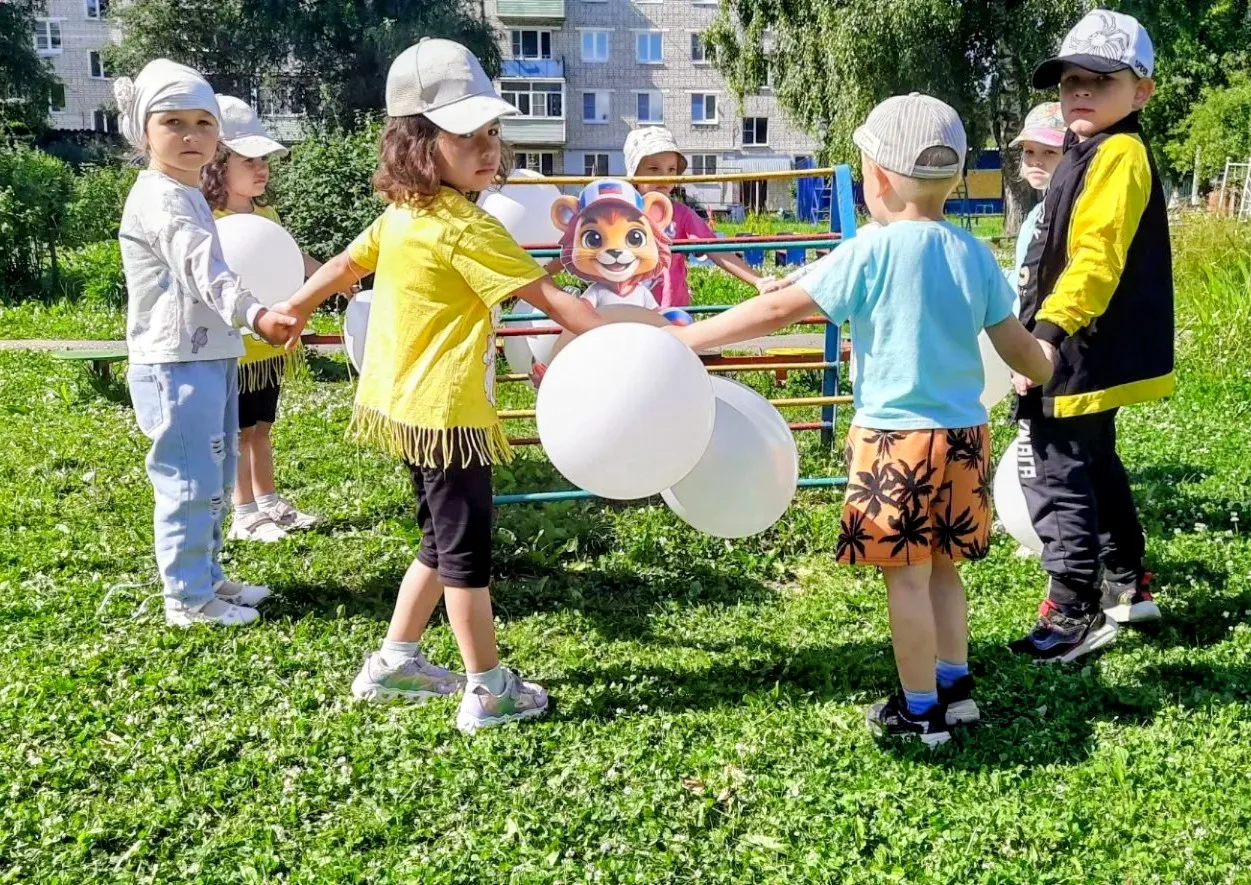 Подвижные игры с львёнком Платоном — весело, полезно и задорно! 🦁🎉

У ребят было настоящее приключ